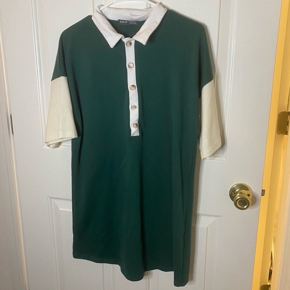 Cute little button down dress with collar! Never worn!